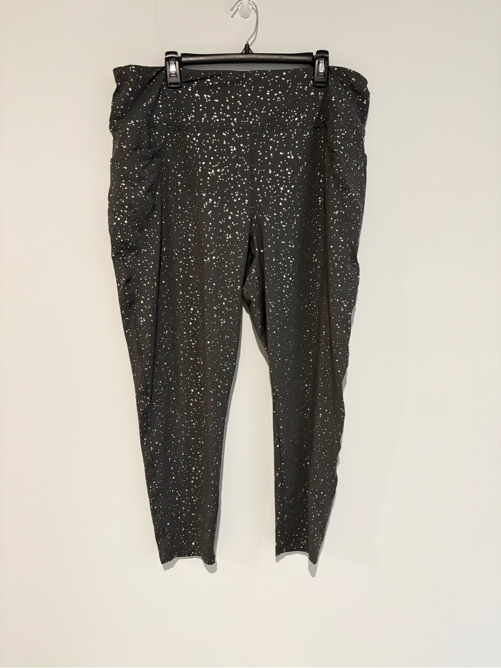 Cato live well lifestyle metallic polka dot leggings grey silver size 22/24W